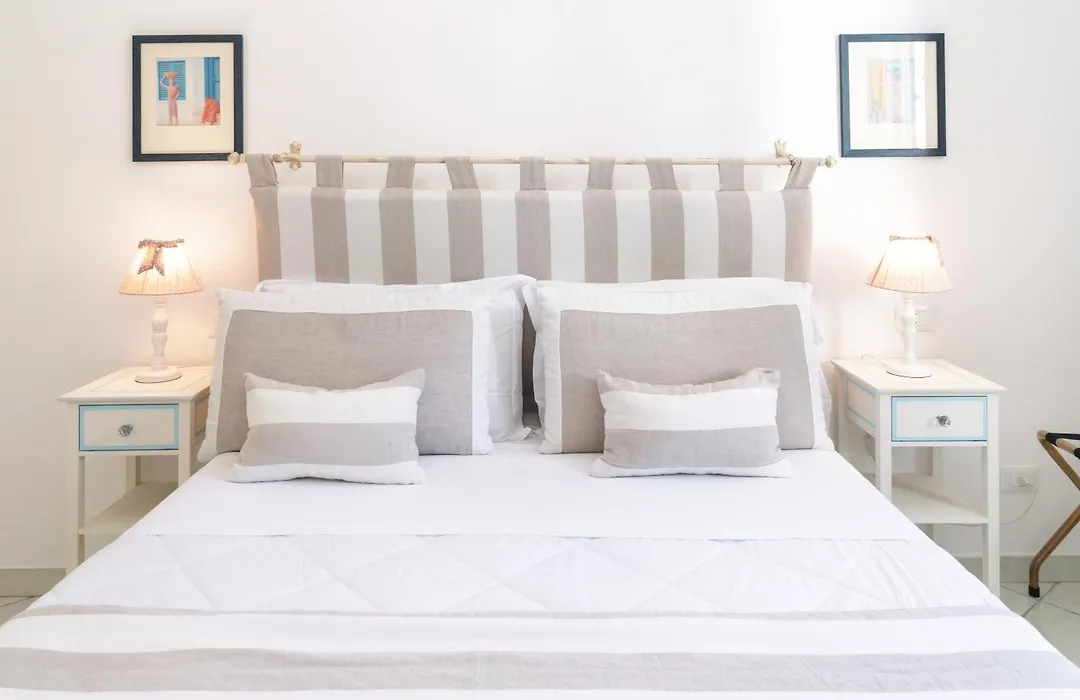 Queen Suite - Luxury Rooms (Adults Only)-1