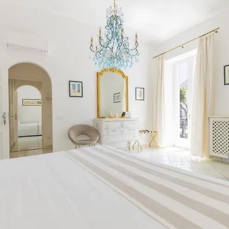 Queen Suite - Luxury Rooms (Adults Only)-3
